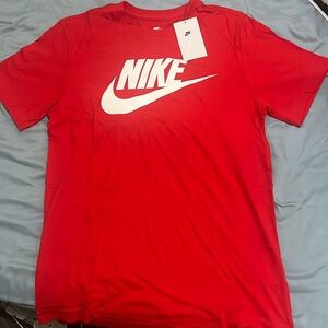 Men’s Nike logo top